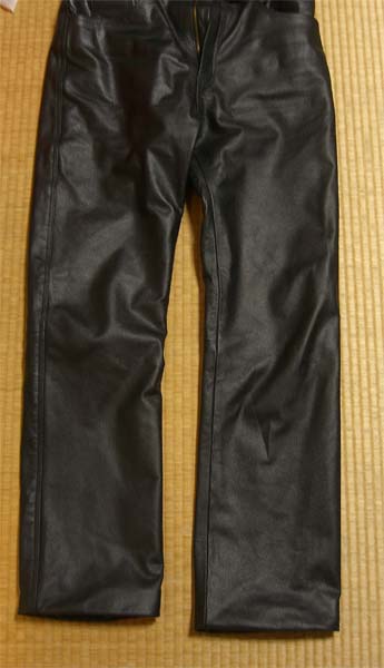 leatherpants05.jpg