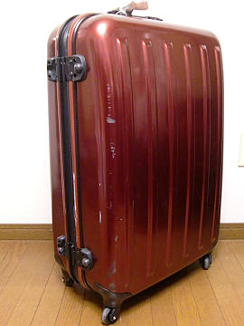 suitcasedamage01.jpg